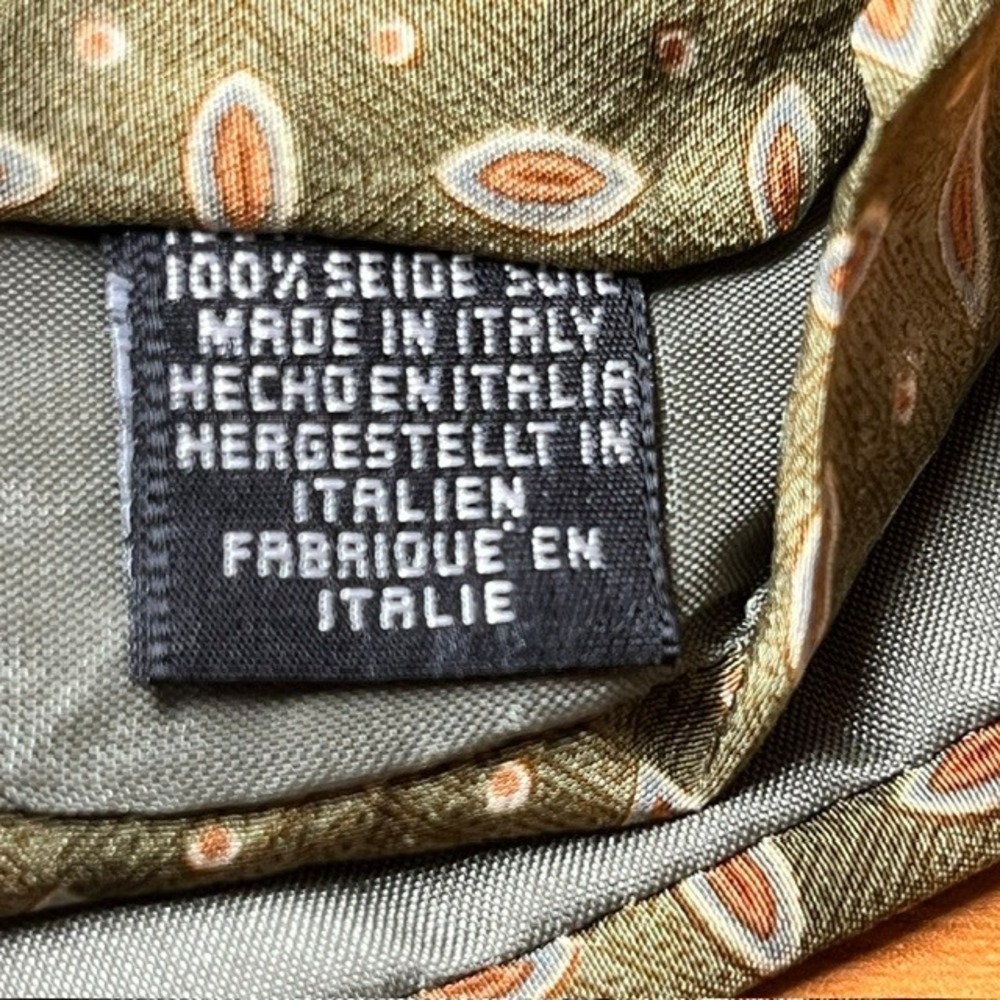 Geoffrey Beene Mens Silk Tie Olive Green Geometric Teardrop Made in Italy 3.75" - Picture 4 of 5